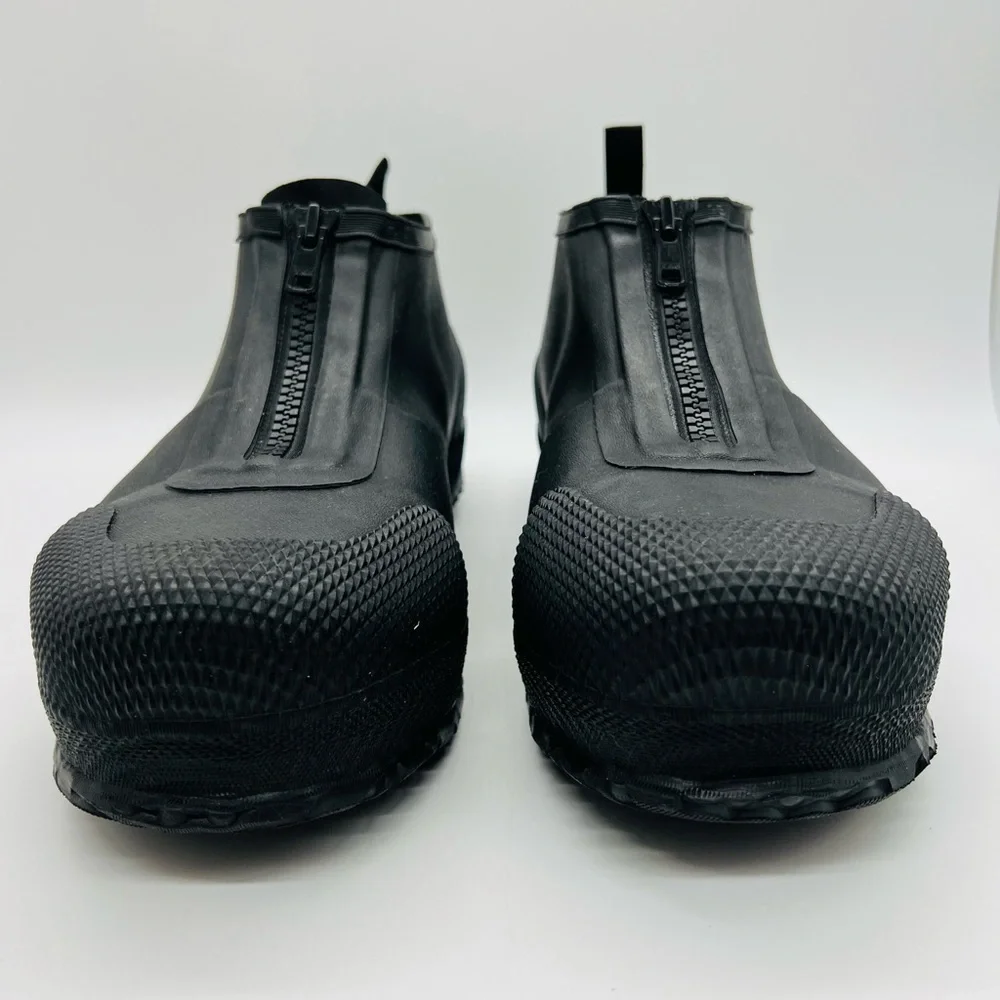 BOGS UNISEX ZIPPERED BLACK OVERSHOE SIZE 10 WATERPROOF COMPOSITE TOE NWOT